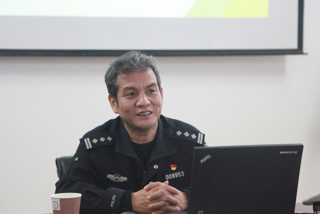 道路千万条,安全第一条——伟德betvlctor体育官网开展师生交通安全知识讲座